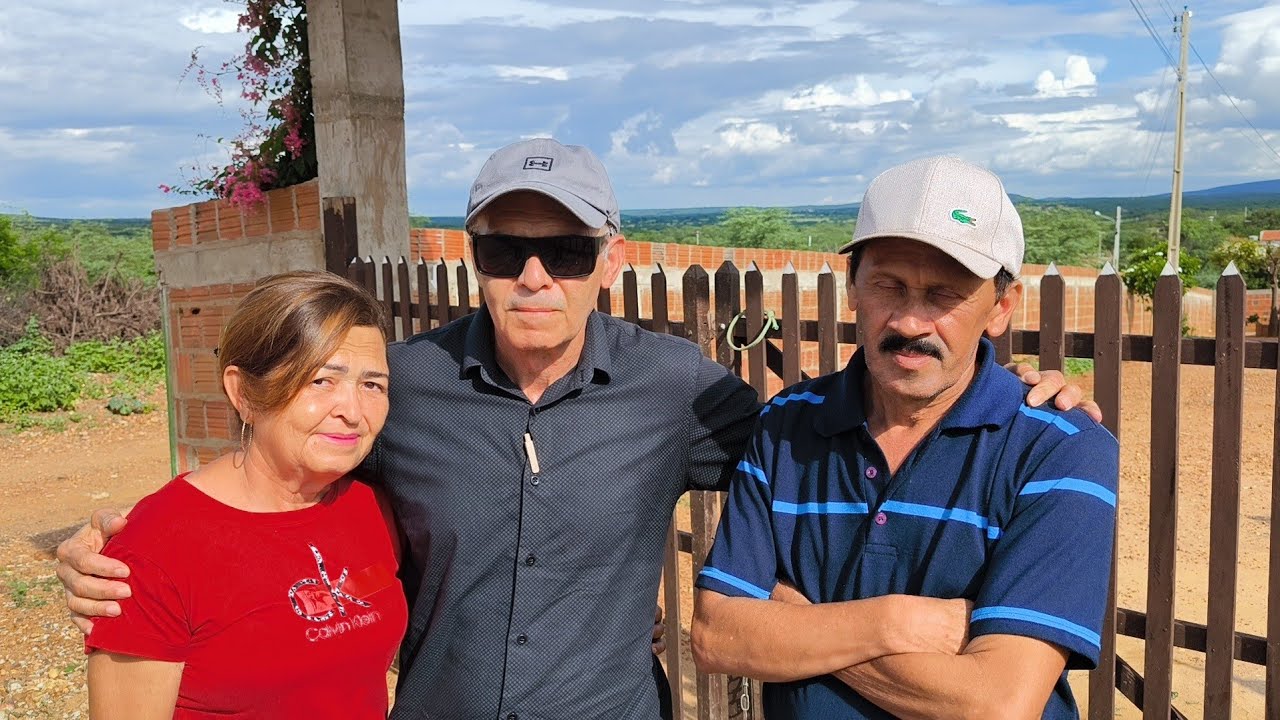 VEJA NEUMA ESTÁ FELIZ COM A CHEGADA DE SEU IRMÃO NO sítio mamoeiro sertão Pernambucano.