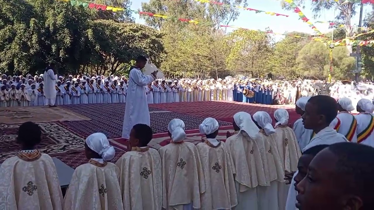 እናምናለን እንታመናለን አንድ እግዚአብሔር ብለን