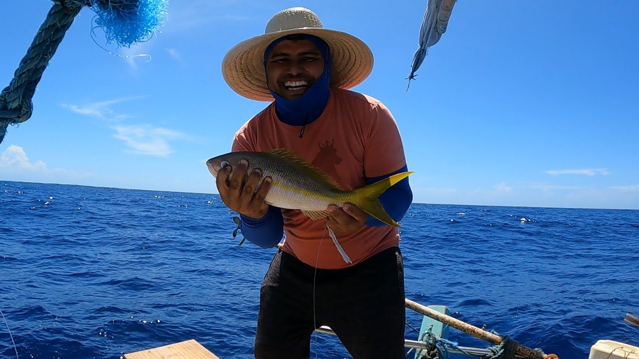 Pescaria em alto mar 40 quilômetros da costa maré correndo não tava pra peixe 