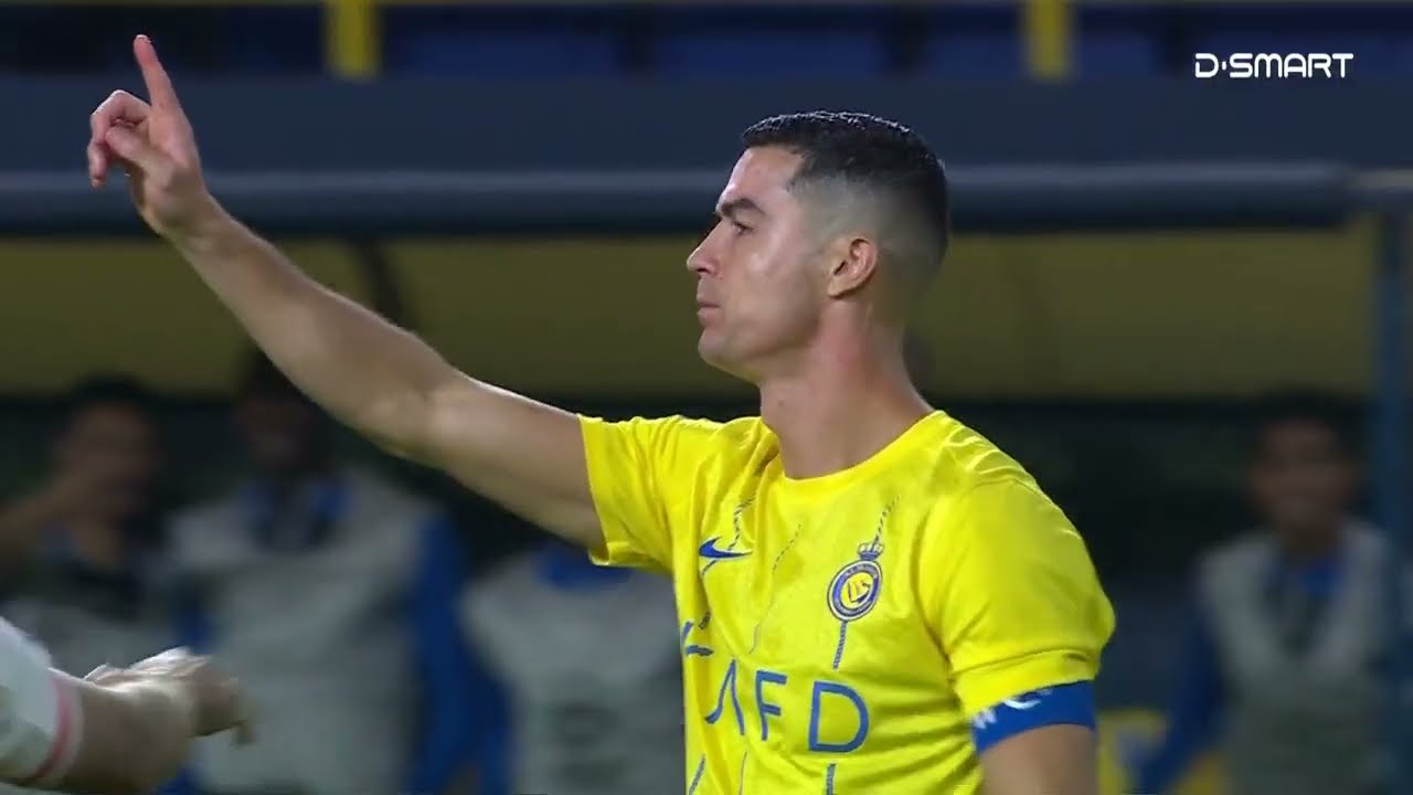 Incredible fair-play gesture .  Ronaldo has refused a penalty ...