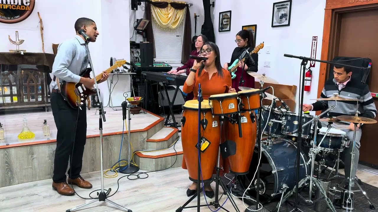 Medley de Coros Pentecostales | Erick Jansi & Kayla Torres [Video Oficial]