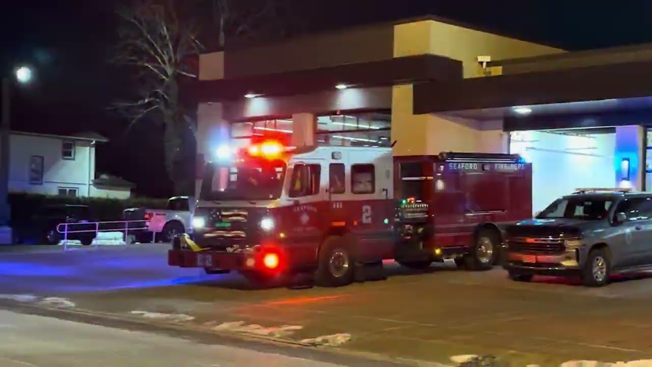 Seaford F.D. Engine 682 & Chief 6802 Responding to North Bellmore!