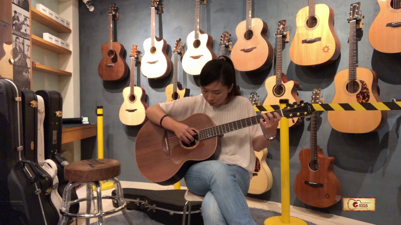 Lowden F50 Sinker Redwood/Ancient Bog Oak V.S F50 Adirondack/African Blackwood