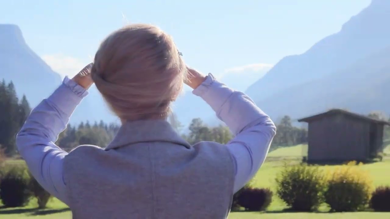 Entdecke den bezaubernden Außenbereich des Kuhotel by Rilano in Waidring auf unserer Urlaubsreise!