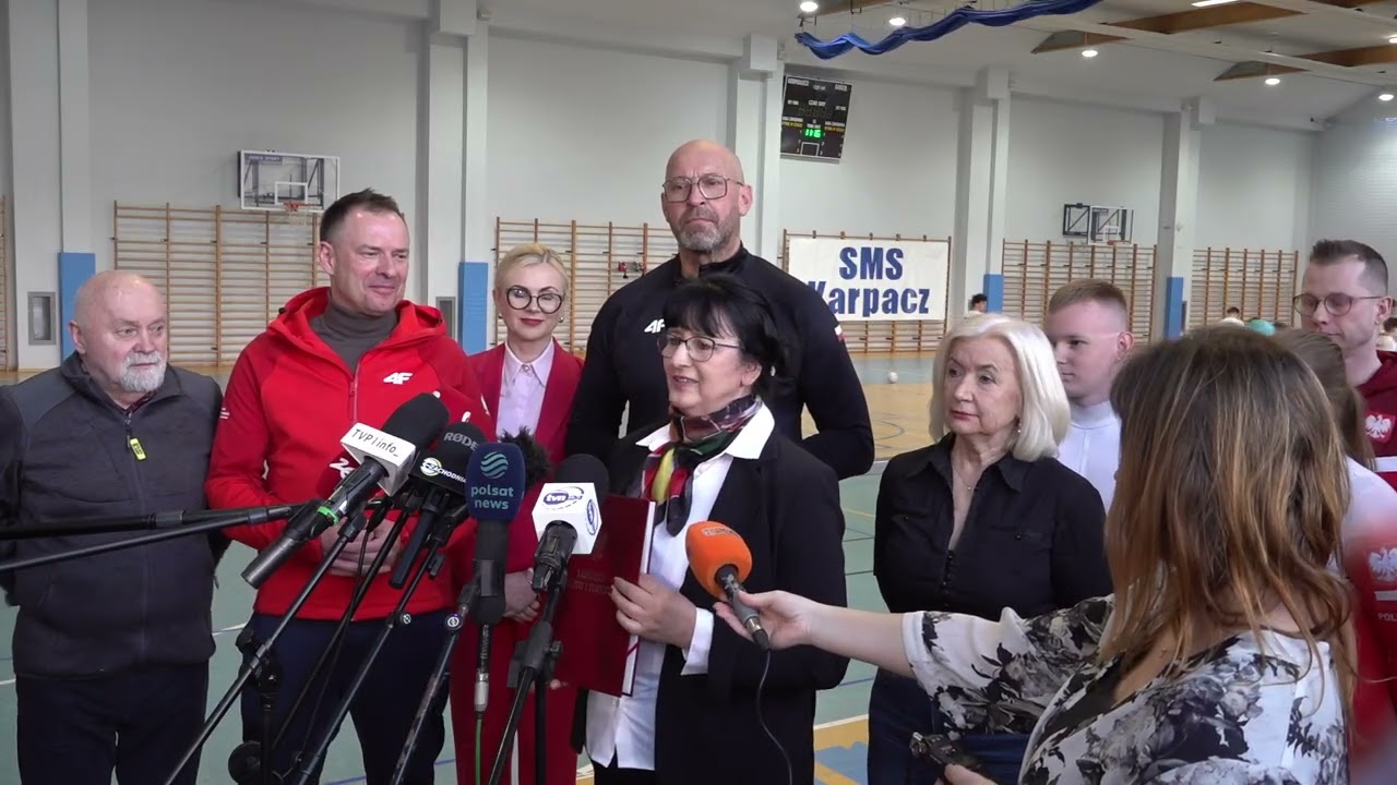 Konferencja prasowa ministra Rutnickiego w Szkole Mistrzostwa Sportowego w Karpaczu.