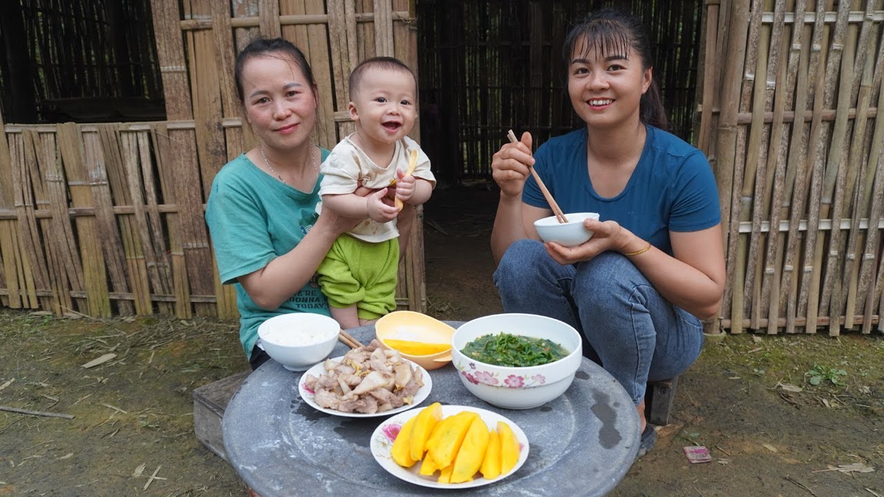 Phuong - Free Bushcraft donates eggs to single mothers to sell to raise money for their children