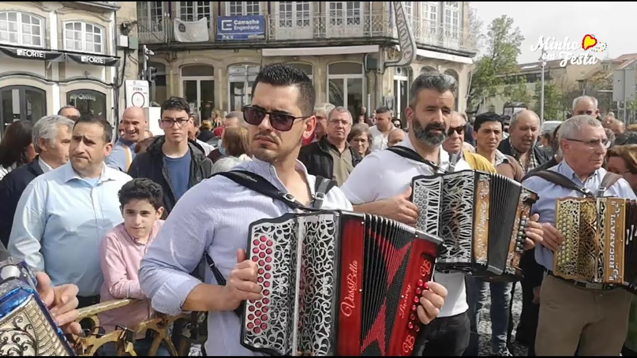 Um Vira Minhoto Tocado &agrave; Moda Antiga em Guimar&atilde;es