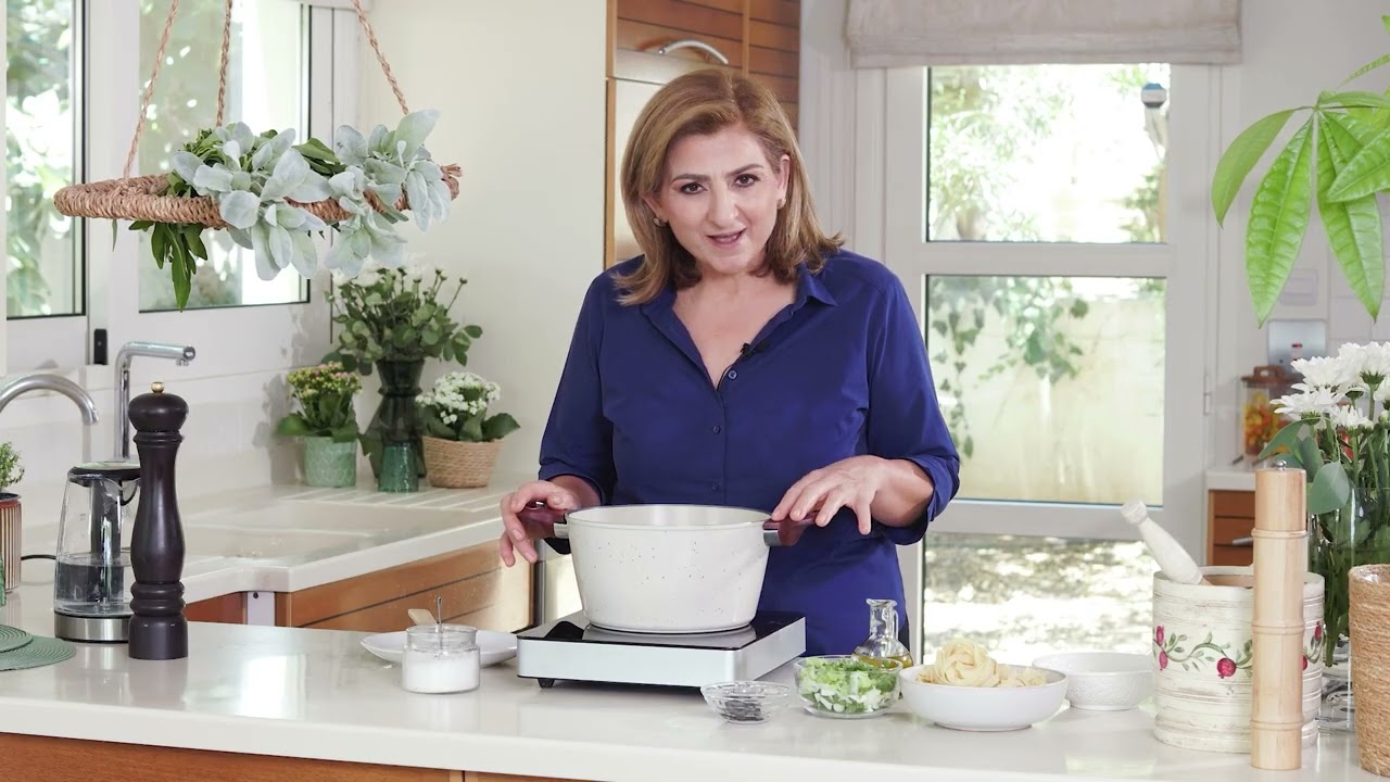 Σουπιές στην κατσαρόλα με chutney χρυσόμηλου & ταλιατέλες με μελανι & χαλεπιανά