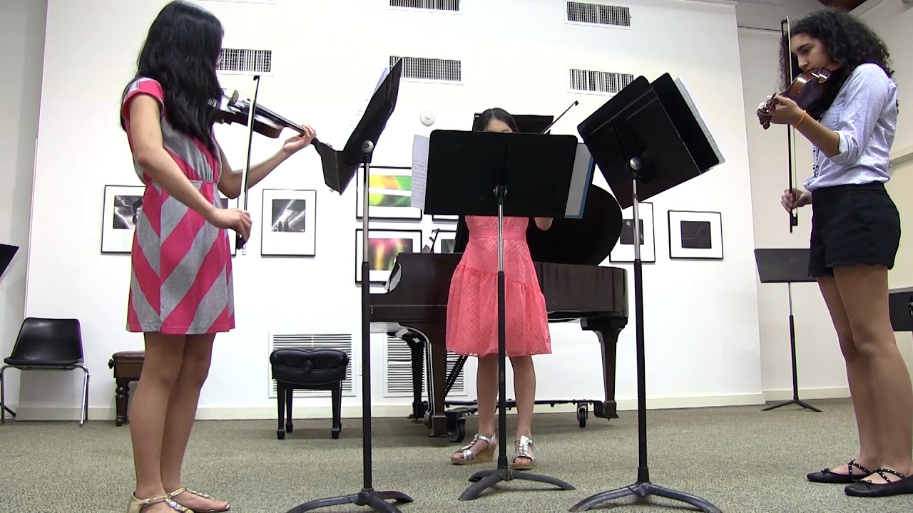 Trio &ndash; Quantz      Julia Sun, violin Sophia Huang, violin Astrid Otero, violin