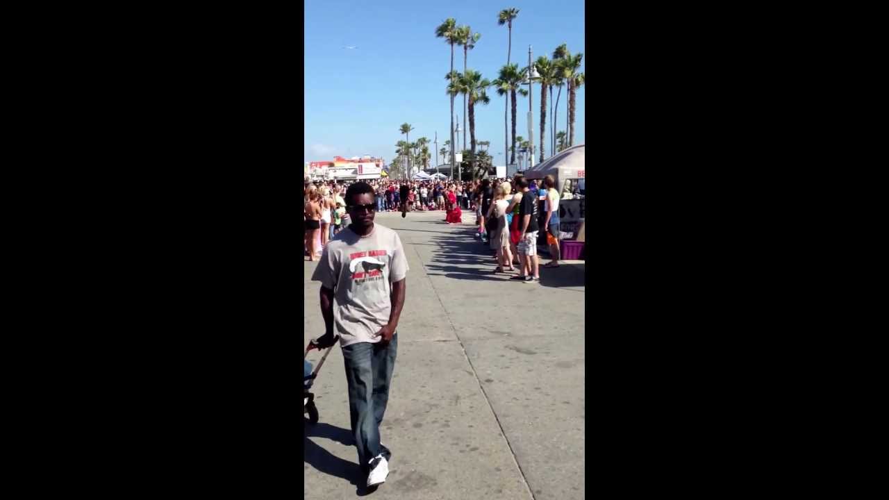 Venice beach street performers
