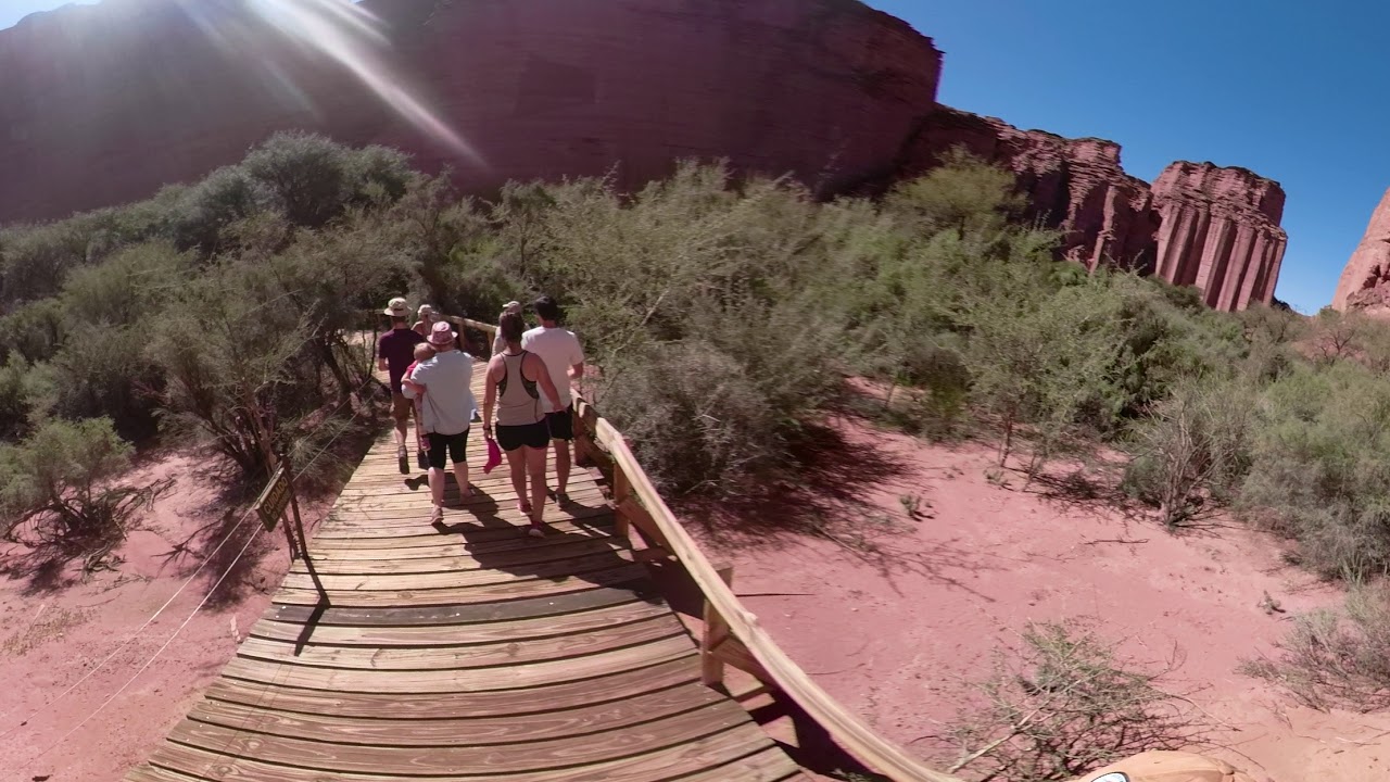 Talampaya in canyon long 360