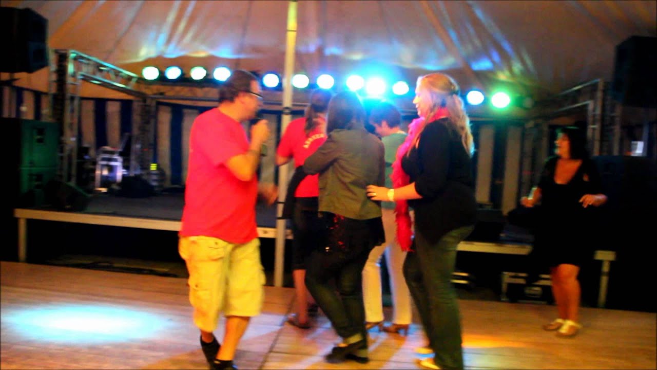 Monske en  de zeven wijven op de dansvloer ( aan de toog ) 2012