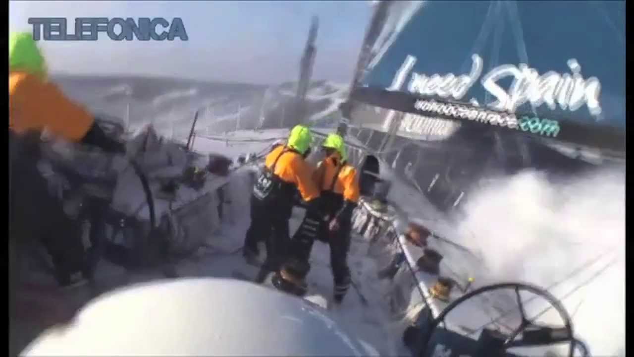 Surf extrême à l'approche de Lorient (Volvo Ocean Race 2012)