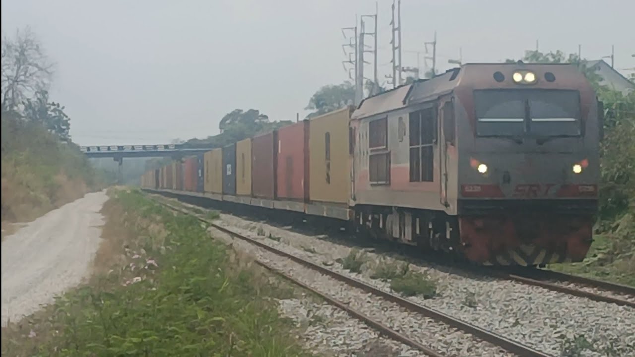 ข.สินค้าที่ 854 D:QSY5236🚆ผ่านกม.102#รถไฟไทย #รถไฟสายตะวันออก #รถไฟสินค้า 
