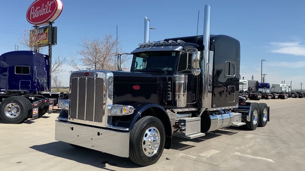 Peterbilt 389 2023 года &mdash; Hollywood Edition в цвете Black Sapphire Metallic!