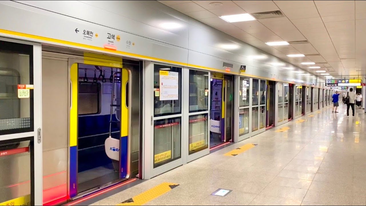 수인분당선 고색역의 전동차들 / Gosaek station trains
