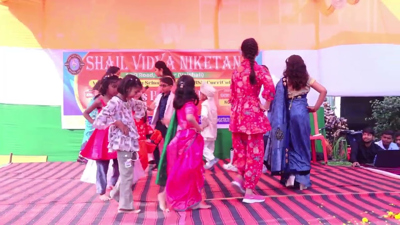 Junior Couture Catwalk | Colourful outfits and Playful Ramp