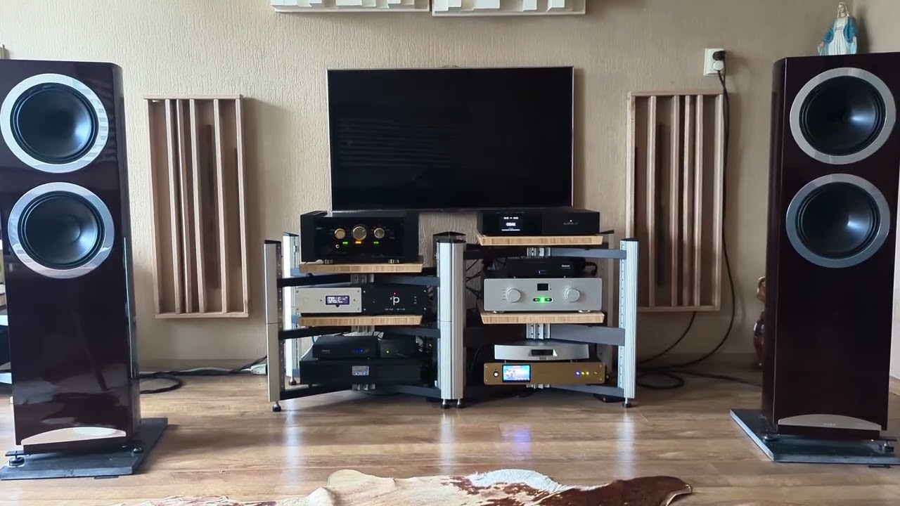 Ian Canada streamer, Aries S1, singxer su-6 and pink faun dac 2.24Q with tubes at the output.