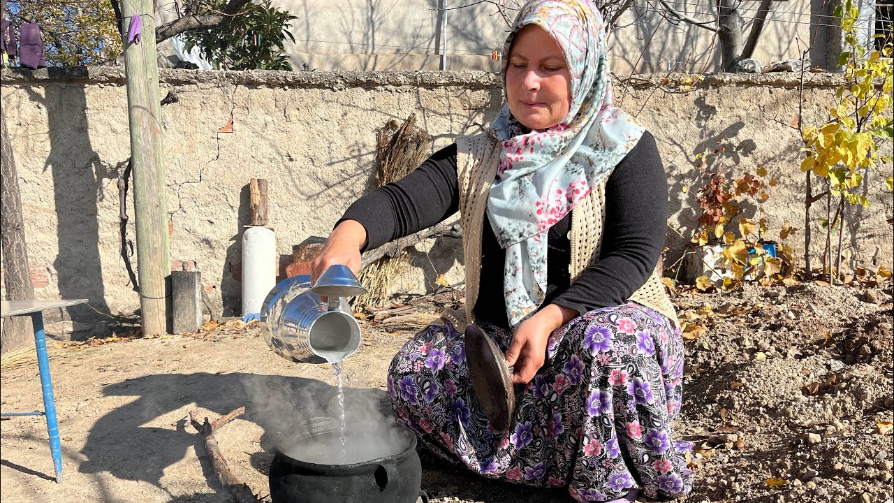 Toprak güveçte ustalarıma mercimek pişirdim 💯 un helvası kavurdum 👩‍🍳  köyde tempolu bir gün ✅