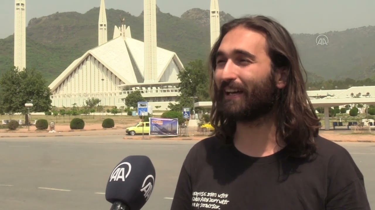 Dünyayı dolaşan Türk gezgin Pakistan'da Türkiye sevgisiyle karşılandı