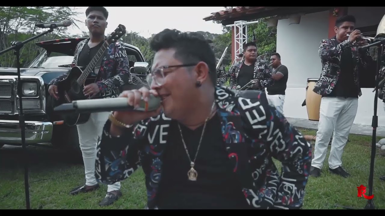 PUÑO DE TIERRA // CRUZ DE MADERA // SESIÓN EN VIVO // BANDA REYNA DE PUTLA