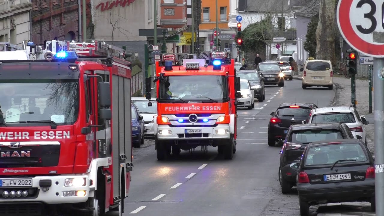 [BMA im Krankenhaus] Einsatzfahrt der Feuerwehr & Polizei Essen