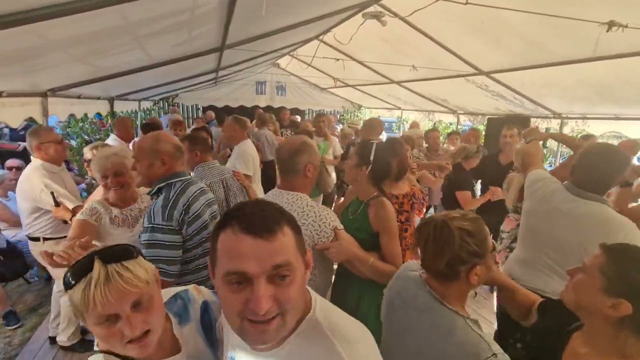 Kapela BURSÓW w pięknym utworze 'Będę wierny Ci, będę kochał Cię...' DĘBINY 09.07.2023