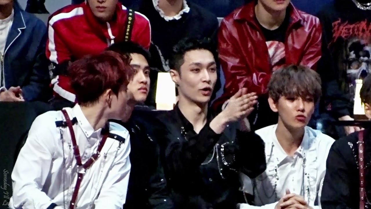 161202 MAMA - EXO Lay reaction and shake hand to Leon Lai 張藝興 Zhang Yixing