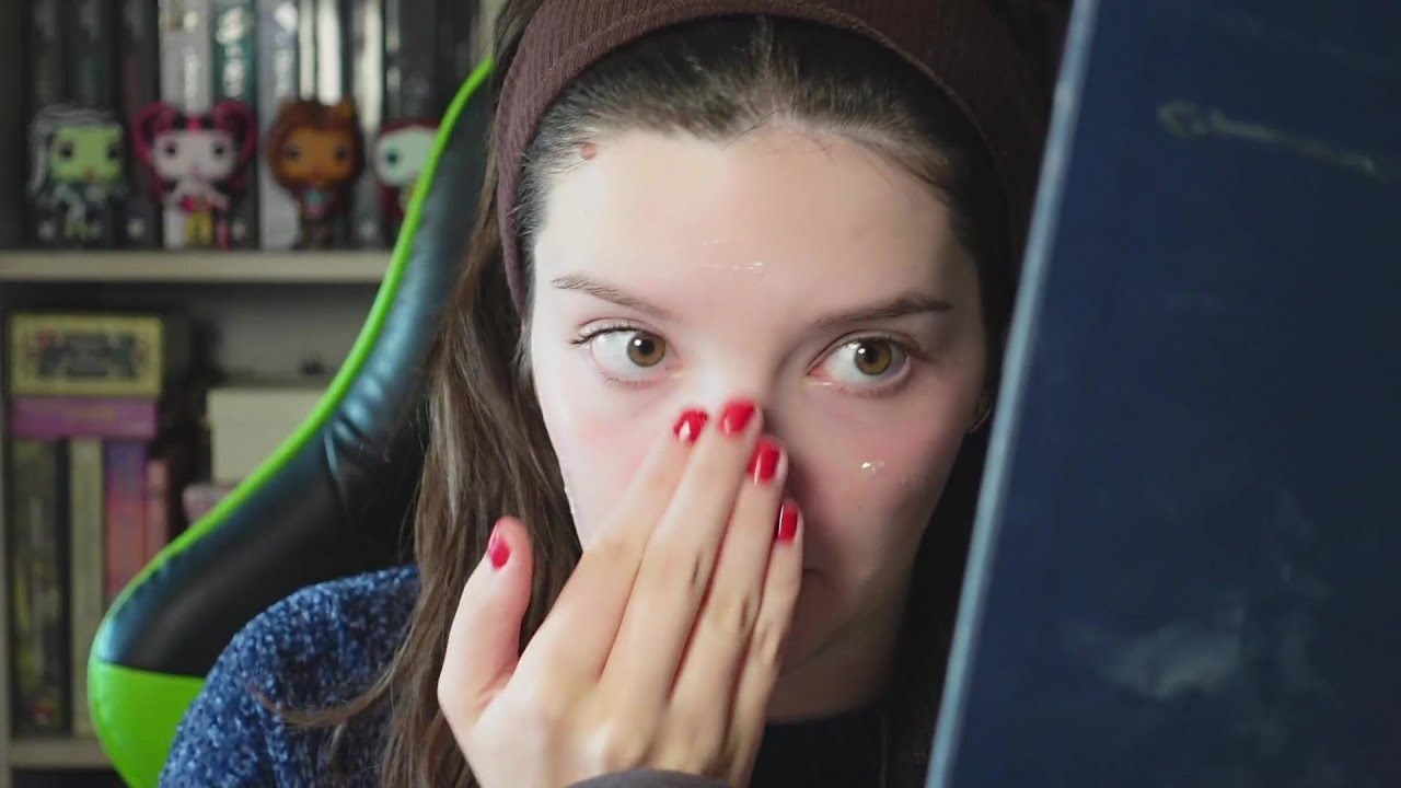 ASMR - DESMAQUILLÁNDOME Y CHARLANDO (susurros, skin care)