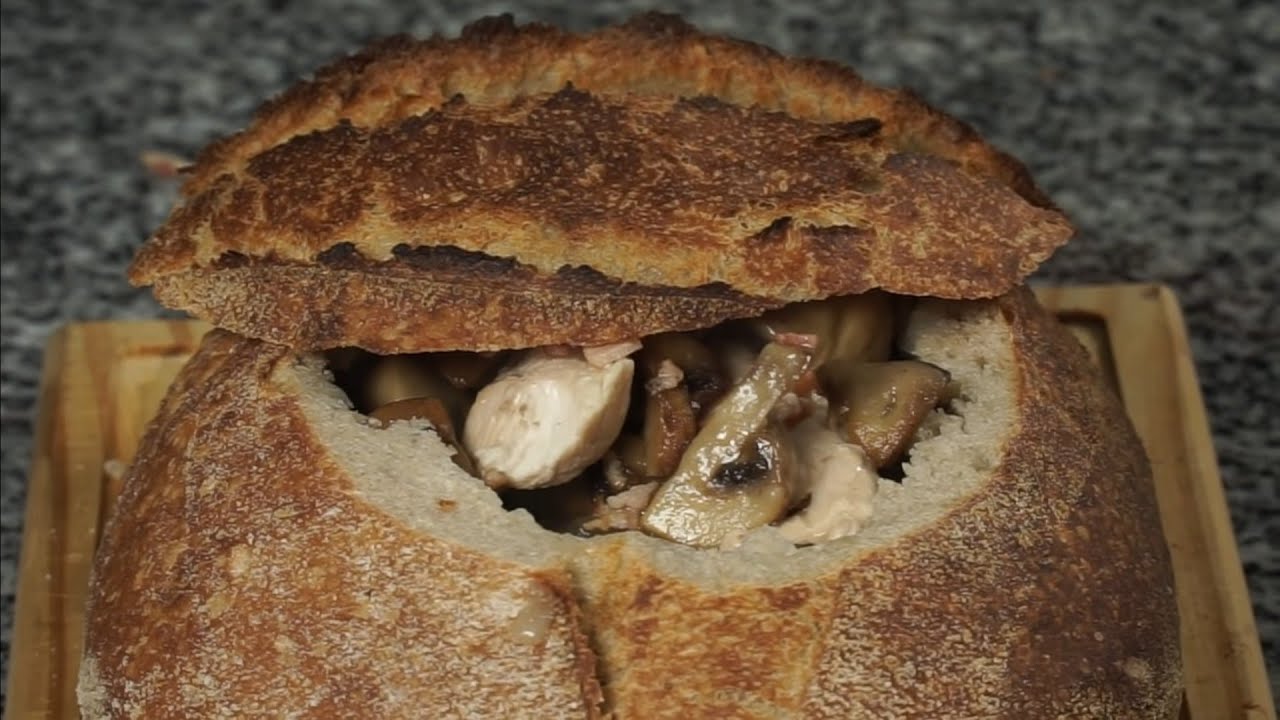 CHICKEN BREAD BOWL (Marcos Di Cesare)
