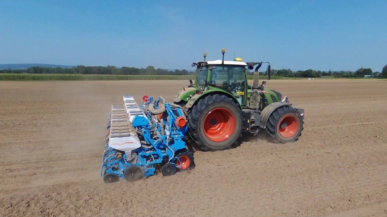 SARL BOUVARD semis de colza avec semoir monograine 15 rangs et fendt 716 pneus larges