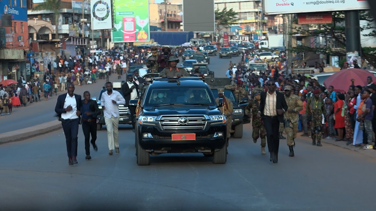 Ugandans LOVE President Museveni | Convoy from Njeru, Mukono & Kalerwe Market