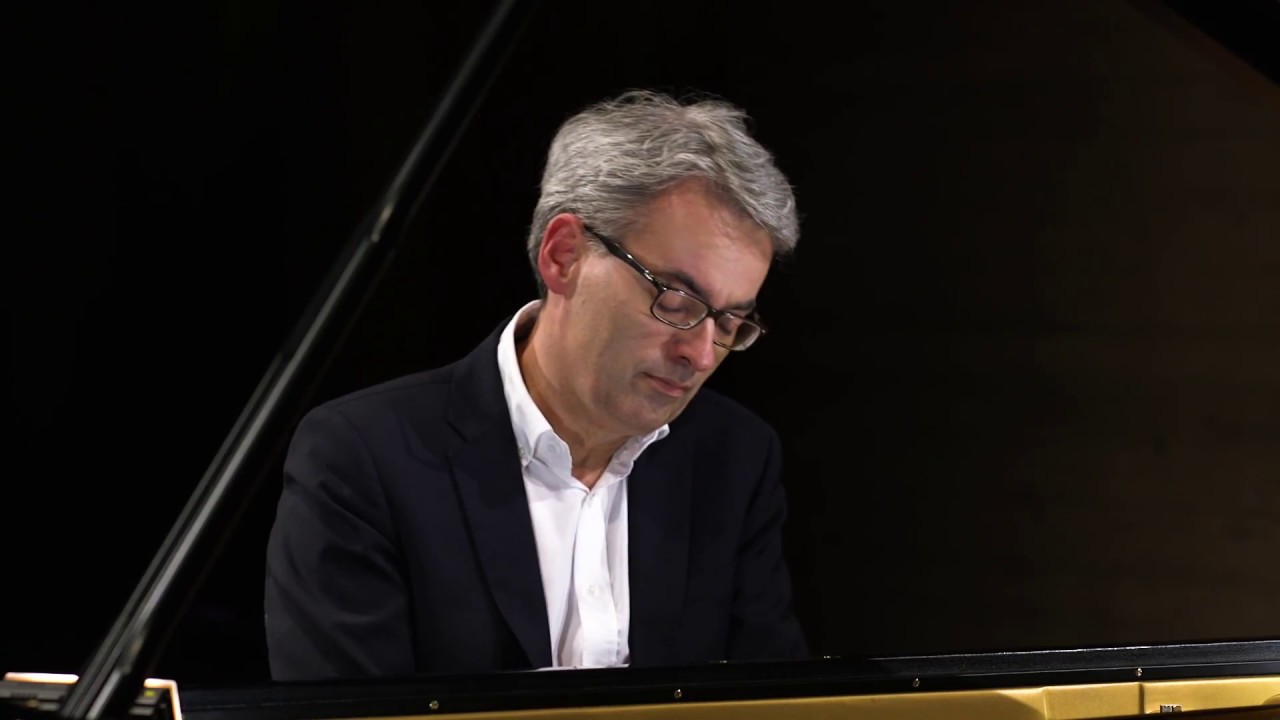 Pianist Markus Becker plays and talks