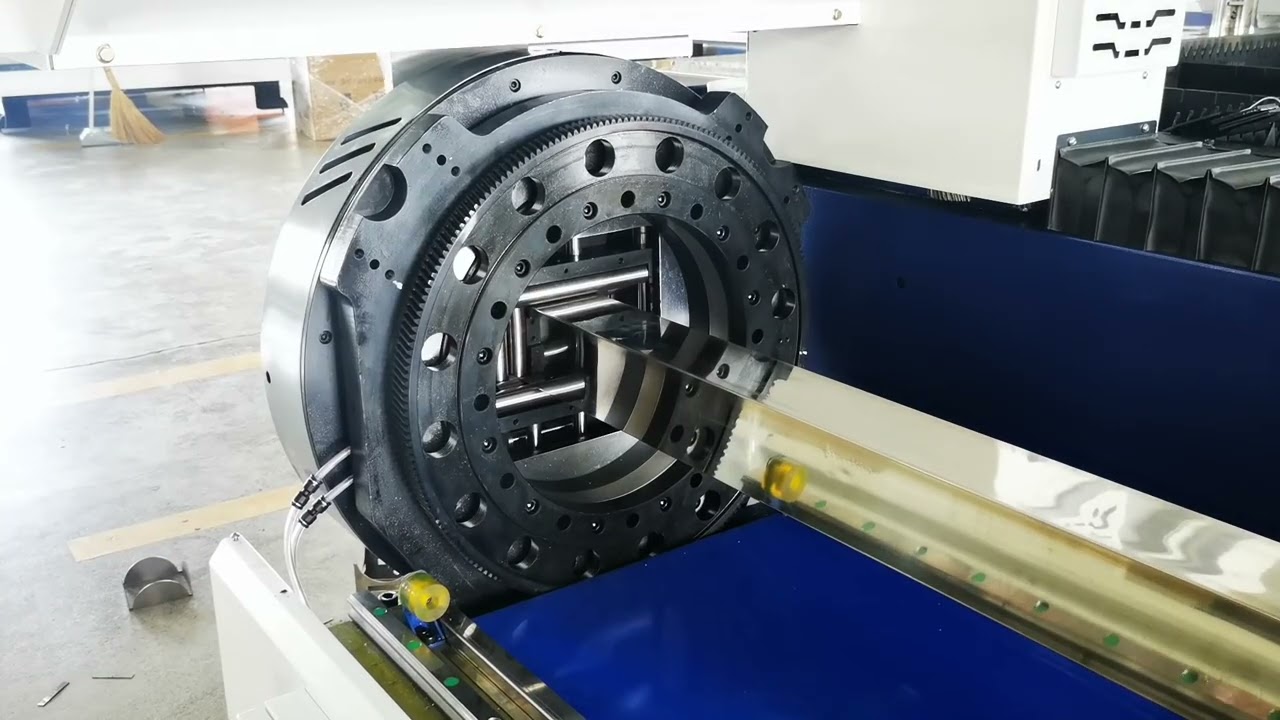 Fiber laser cutting machine