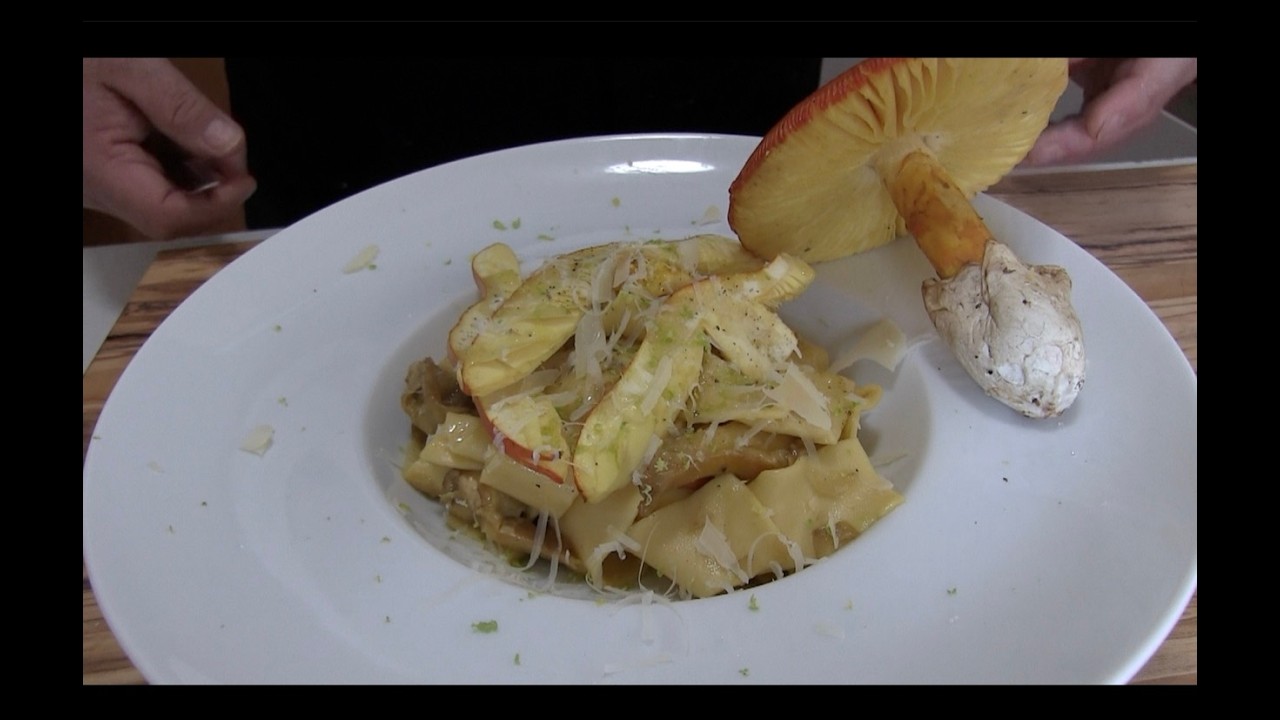 fettuccine con i funghi ovoli, amanita caesarea