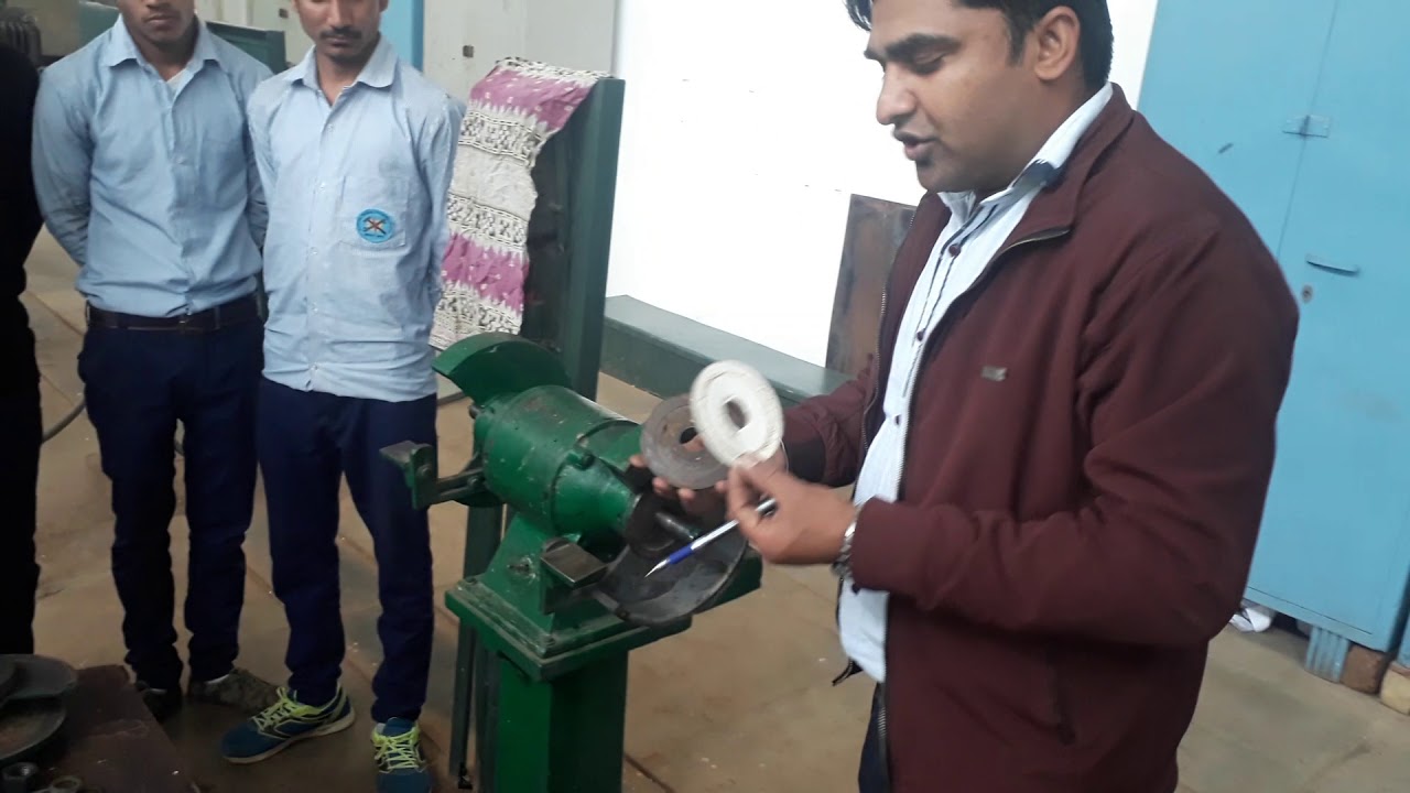 Mounting of Grinding Wheel // Pedestal Grinder पर ग्राइंडिंग व्हील कैसे लगाएं।