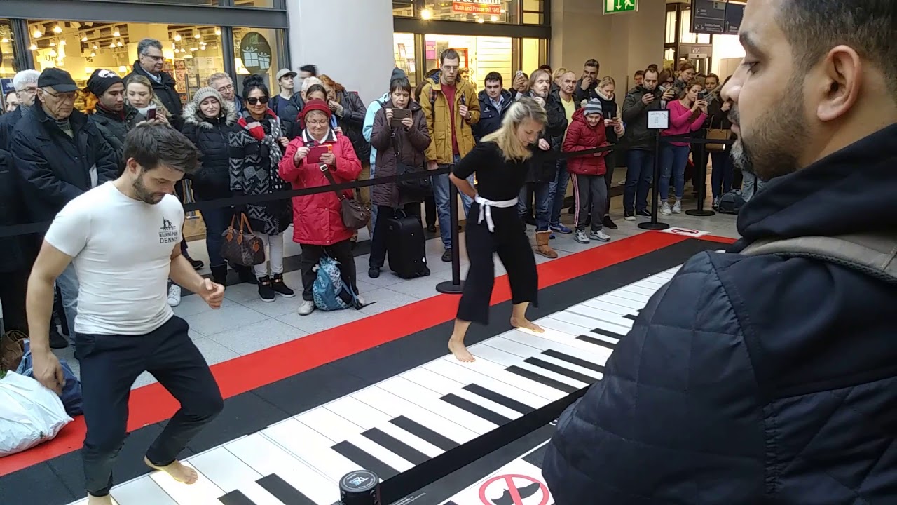 ZE KUBIKI KIDS EXKLUSIVE NÜRNBERG Walking Piano