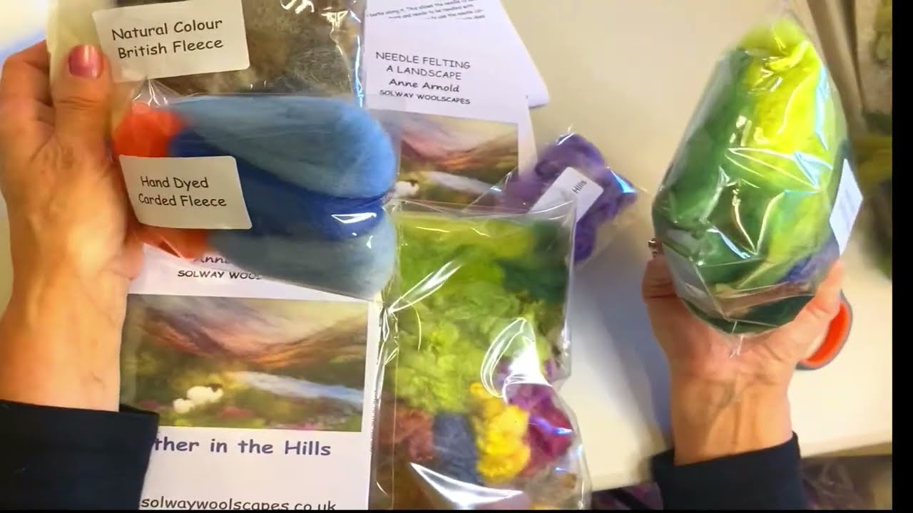 WHAT IS INSIDE YOUR FELTING KIT ?