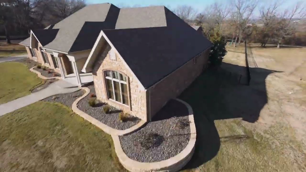 1035 N Oakland Ave | Bolivar, MO