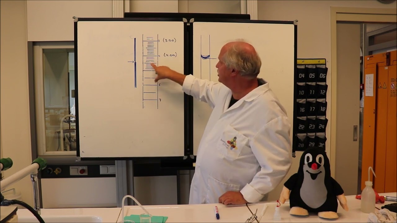 Het aflezen van de buret.