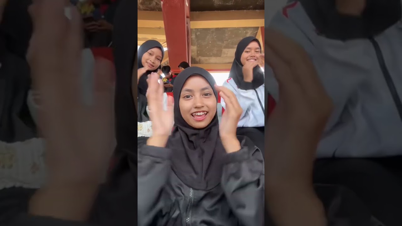 joget sama besti😘😘#hijab #malaysia #leeya