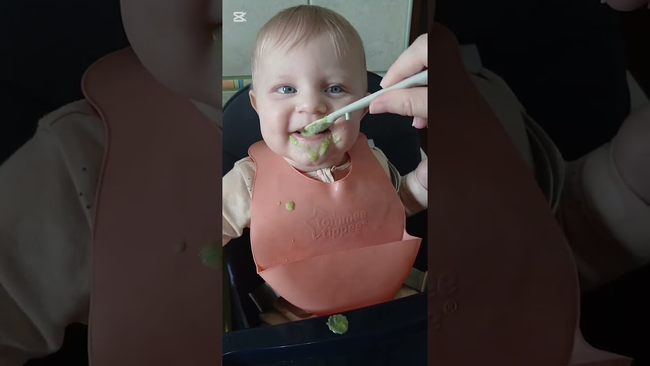 Baby bites 3 Broccoli ...Shock total 💚