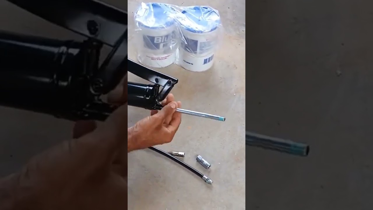 Bomba de graxa manual.