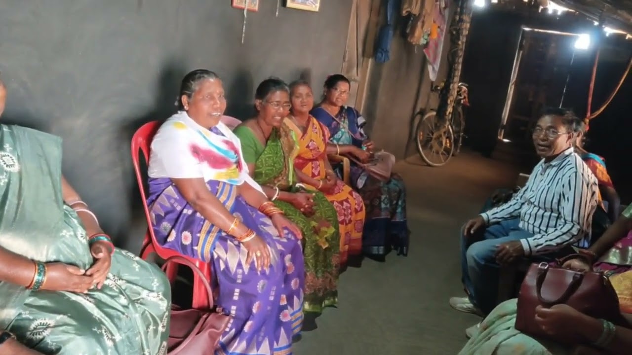 Alok aur  Sanjukta ka Sadi ke baad gaon me party Sadi song (Kurai Sundargah)