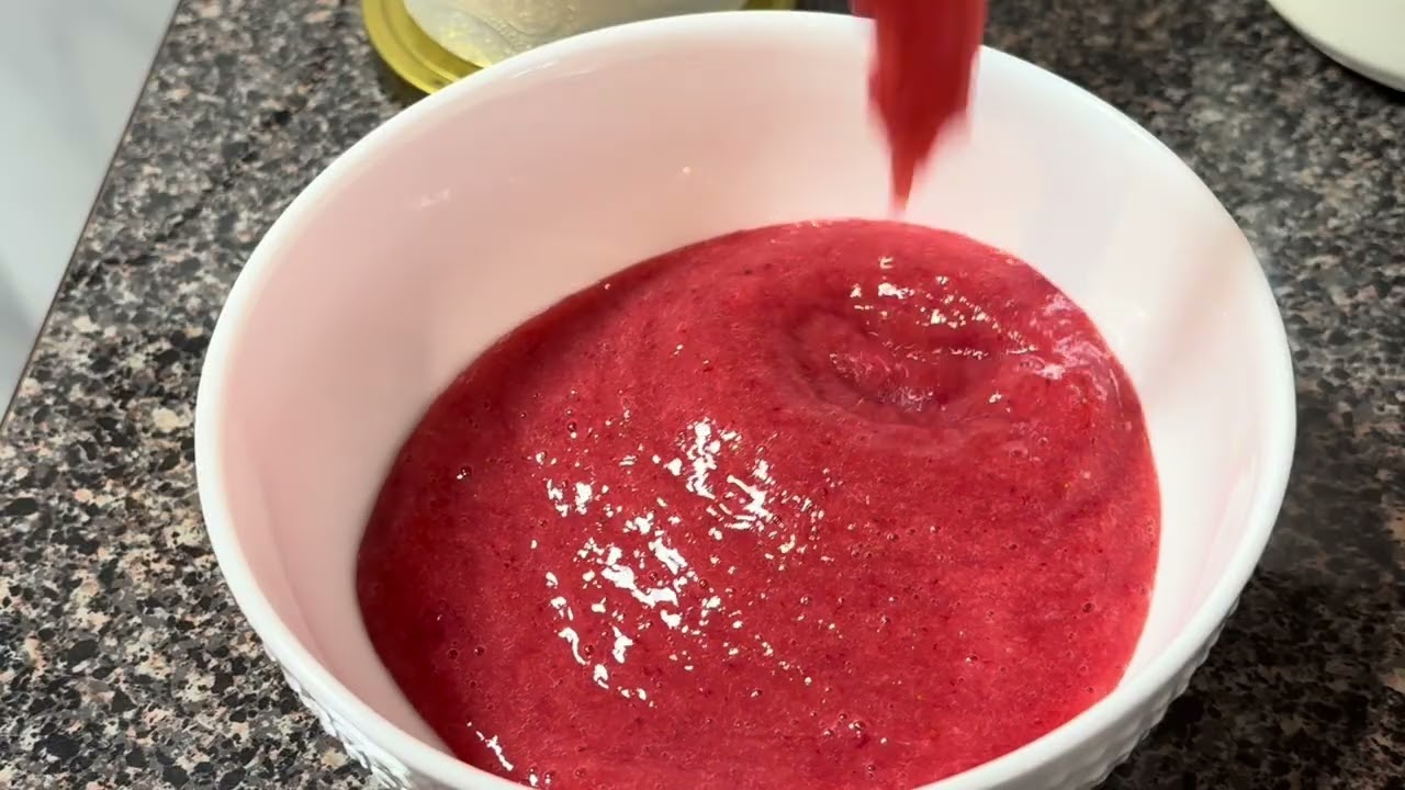 🍓 Easy Homemade Strawberry Ice Cream – No Machine Needed!