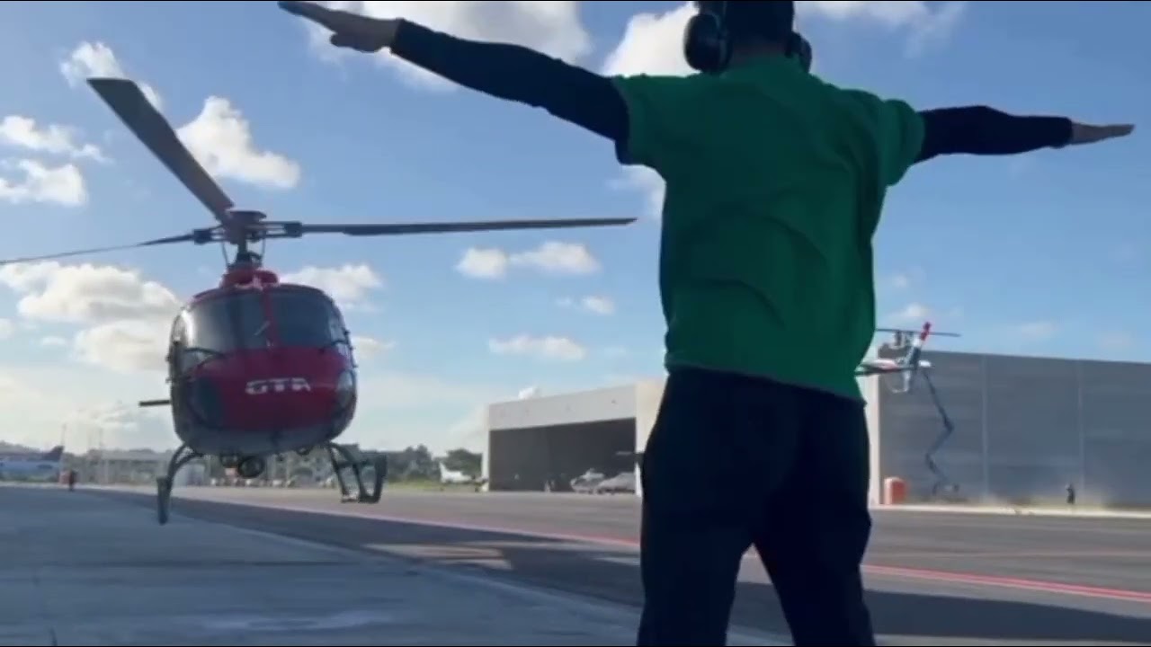 Chegar das aeronave do (GTA-Pe) grupamento Tático aério de Pernambuco. Os  HELIBRAS AS350.
