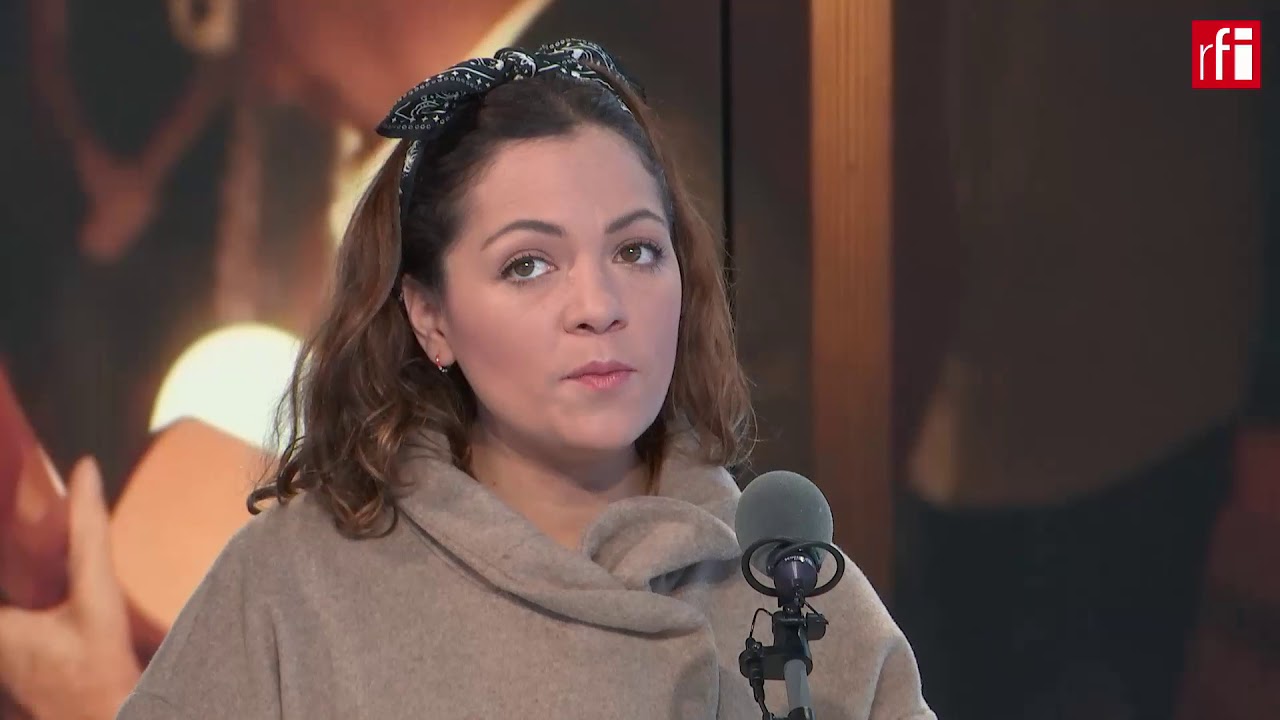 La cantante y compositora mexicana Natalia Lafourcade​ con Jordi Batallé​ en  Escala en París