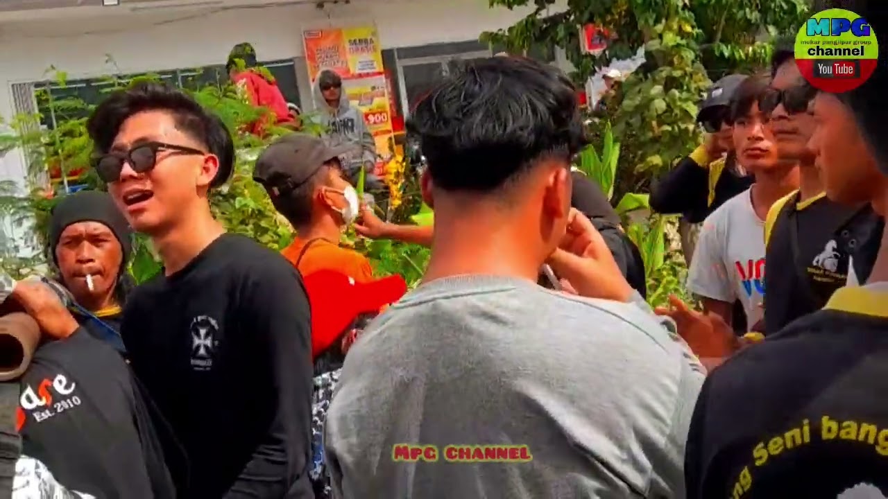 Seni reak kuda renggong sinar putra family saat dogdog menuju lokasi pentas