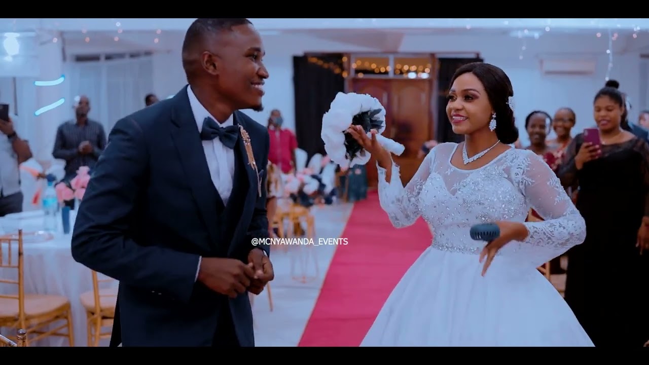 MR AND MRS STEP ZA MAHABA WAKIINGIA UKUMBUNI , UTAPENDA MBWEMBWE ZAO 🔥🔥