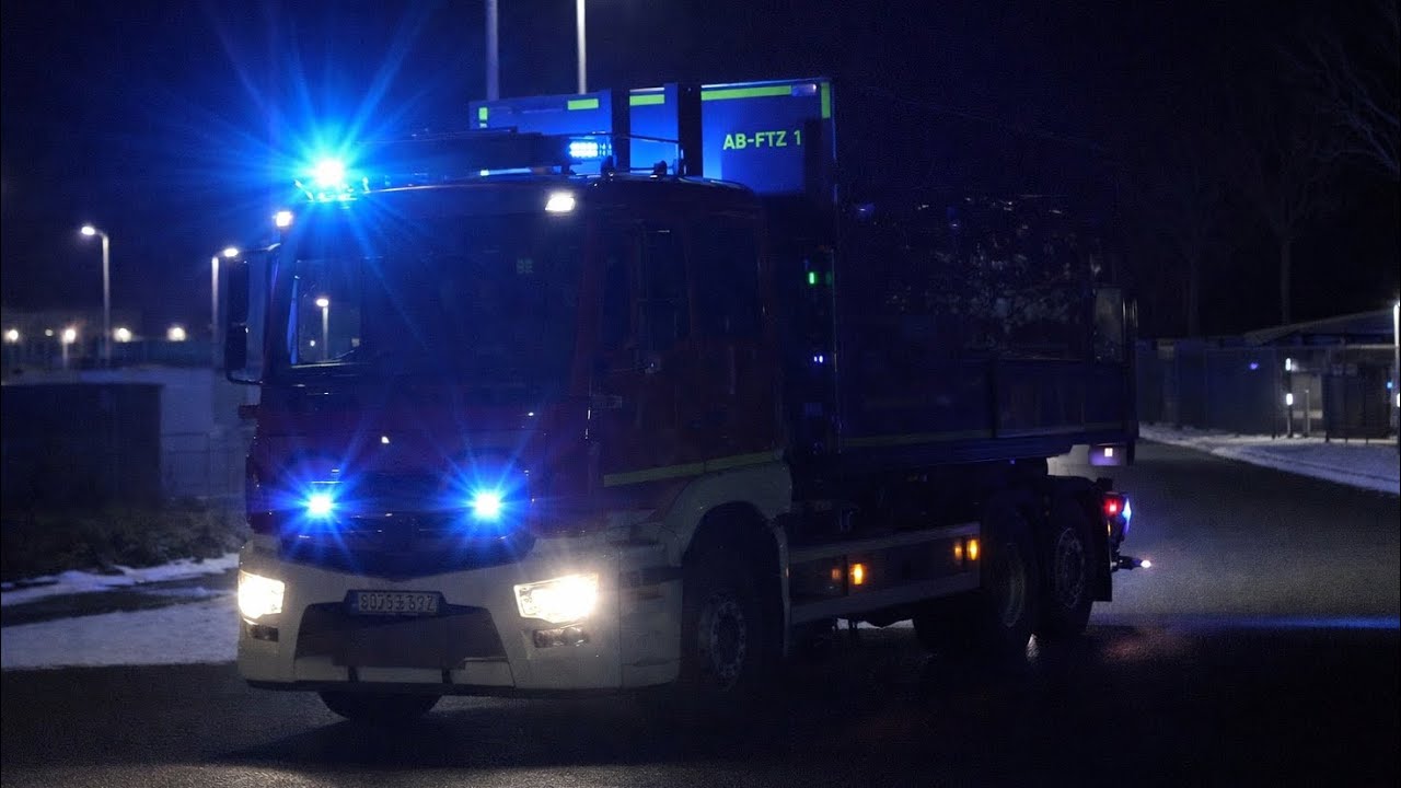 [FEU 2 - Kuhstall in Vollbrand!] Neues WLF FTZ & mehr! Einsatzfahrten LZG + FTZ Rendsburg.